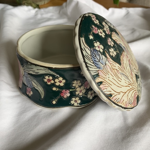 Vintage Floral Chinoiserie Trinket Box - Picture 2 of 15